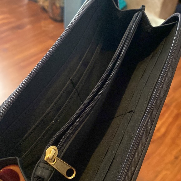 Tommy Hilfiger zip up wallet for women - Picture 3 of 3